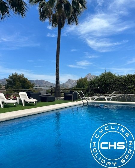 Let's train hard then relax in style!
Thr No.1 fully inclusive training retreat with incredible facilities and Spa. Daily complimentary massage, a superb service second to none!
Healthy home cooked food from hearty breakfasts, nutricious Post ride lunches,delicious evening meals