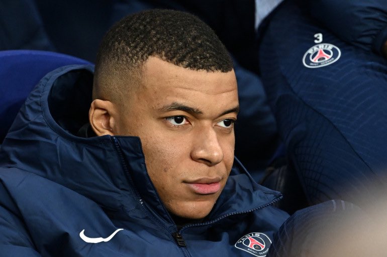 PointFootfr's tweet image. 🚨INFO : 🇫🇷 @KMbappe ne souhaite pas prolonger au PSG jusqu’en 2025. 
On vit peut être les derniers moment du « KYK’S » sous les couleurs du PSG.