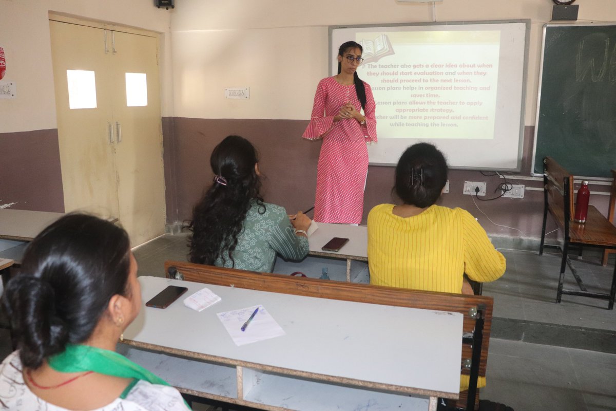 ArmyGanganagar's tweet image. 📢✨ Impressive in-service training on &quot;Best Classroom Practices as per NEP/Making of Lesson Plan&quot; today!  Kudos to the subject teachers for delivering insightful sessions aligned with their subjects and lesson plans. 👏#InServiceTraining #NEP #ClassroomPractices #LessonPlanning