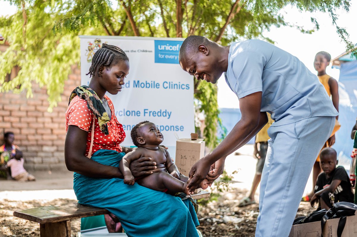UNICEFMalawi's tweet photo. Over 1,000 people in Nsanje &amp; Chikwawa received essential health care services through mobile clinics supported by #UNICEF in the last 2 weeks. This support addresses the impact of #CycloneFreddy which damaged critical health infrastructure. 
Learn more 👉https://t.co/RwlTe5vdUE https://t.co/nkxDri6Prq