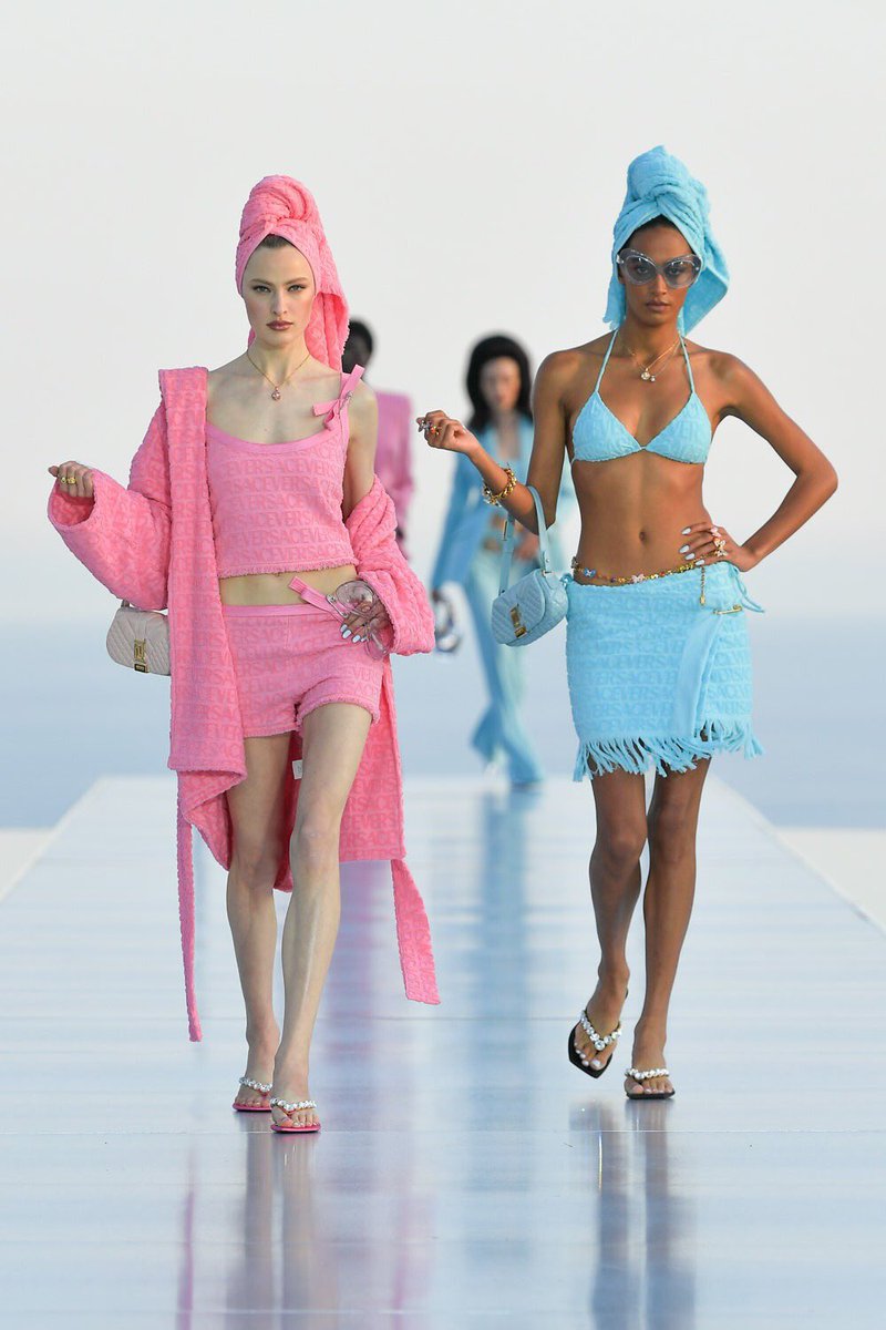 BeautyMatic_US's tweet photo. versace resort 2024 collection co-designed by dua lipa https://t.co/wAdreyd71x