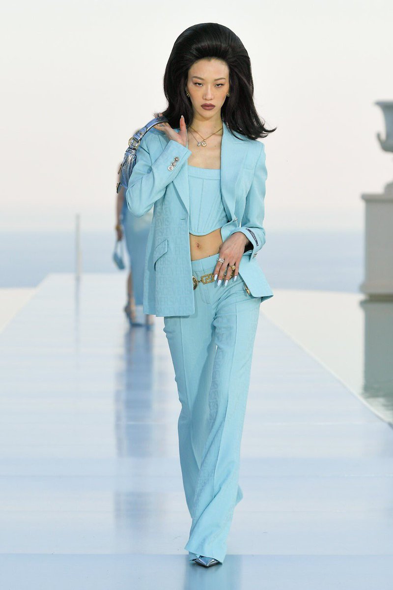 BeautyMatic_US's tweet photo. versace resort 2024 collection co-designed by dua lipa https://t.co/wAdreyd71x