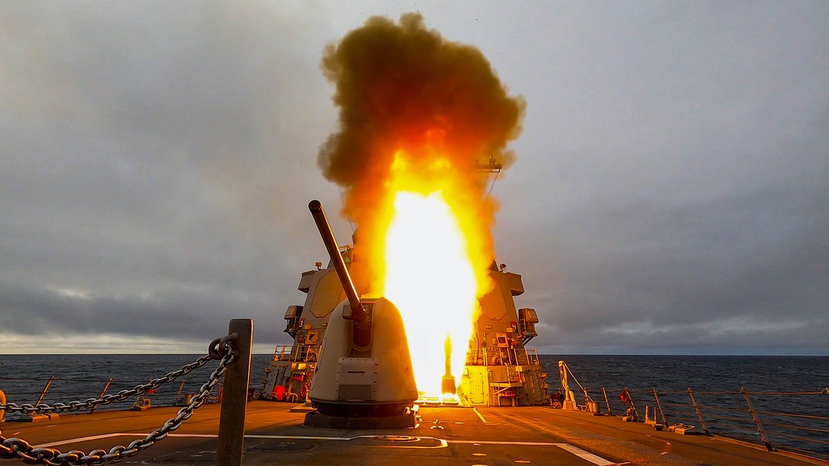 USNavyEurope's tweet image. 1⃣1⃣ missiles in 4⃣ days!

@NATO Allies demonstrated their unrivaled defensive capability in engaging multiple subsonic and supersonic targets during exercise #FormidableShield23 🛡️.

#StrongerTogether 

dvidshub.net/news/445340/al…