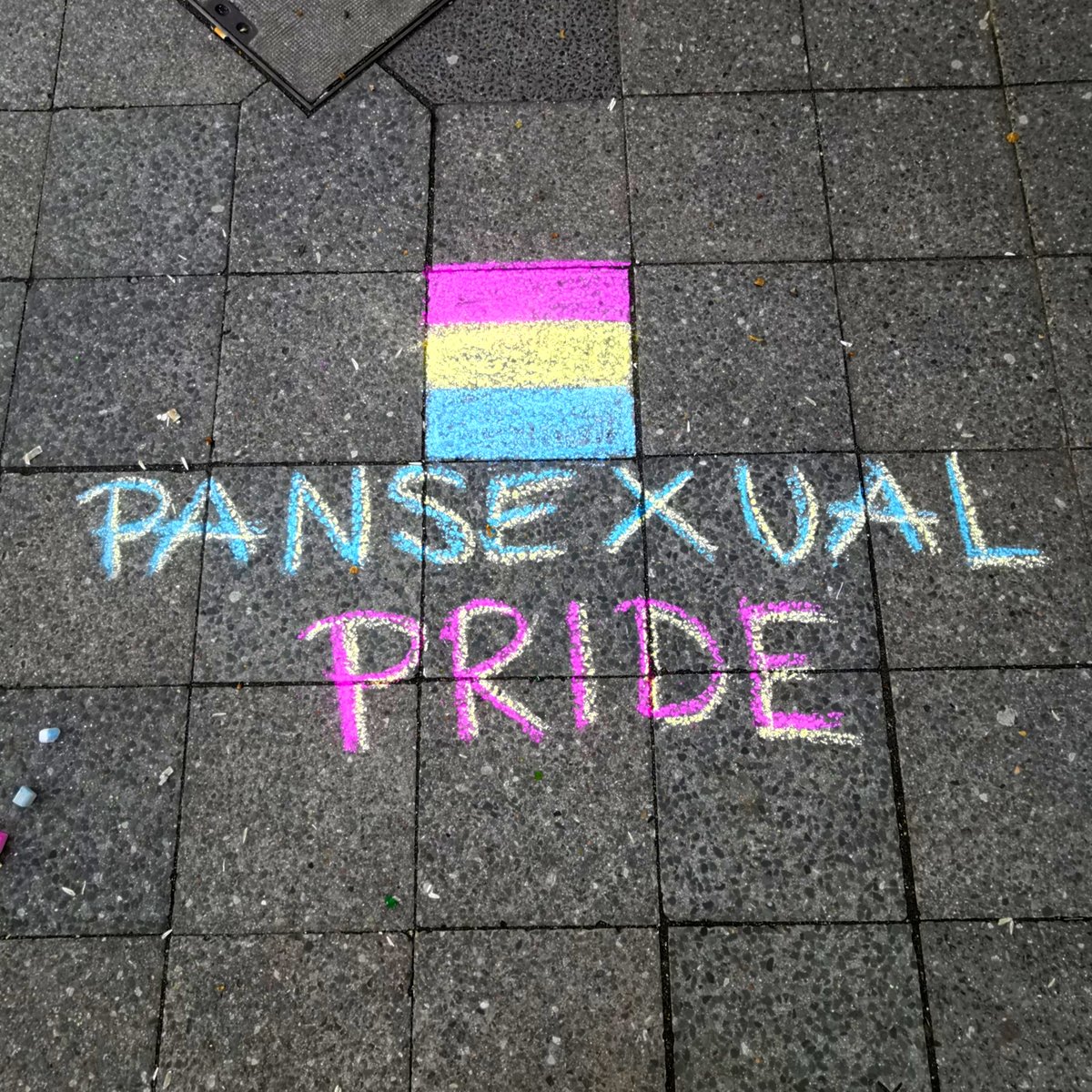catcallsberlin's tweet photo. Caption auf Instagram!
#loveislove #panpride #pansexualpride #panromanticpride #catcallsofberlin #ankreiden #catcalling #stopptbelästigung #stopcatcalling #feminismus #chalkback #catcalls #berlin #feminism #stopstreetharassment
https://t.co/OYFFwDtqIj https://t.co/yUqmjKktEU