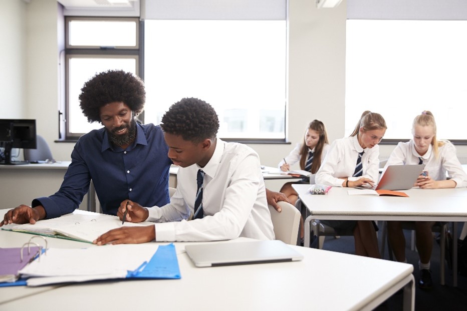 CORCcentral's tweet photo. Our national evaluation of the @TNLComFund funded HeadStart programme highlights the importance of trusted relationships to young people’s #MentalHealth and wellbeing. Find out more in a new blog by Professor @Jess_Deighton @EBPUnit #HeadStartLearning 👀https://t.co/FAotHYkMA9 https://t.co/xXpL8WKL6k