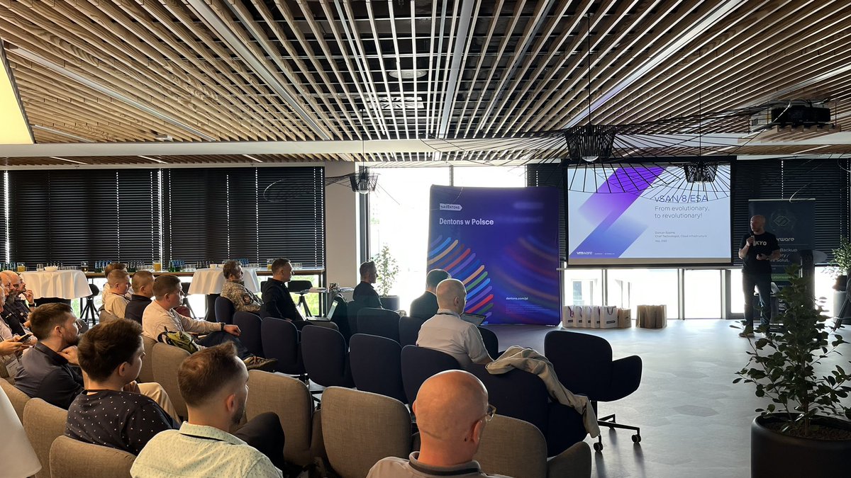 maciejlelusz's tweet photo. #PLVMUG ROCKS! And one and only @DuncanYB! Thanks to @Dentons @backypmonste @Storware and @GCP for supporting @MyVMUG and making this event happens :) https://t.co/MYc8xjo8f6