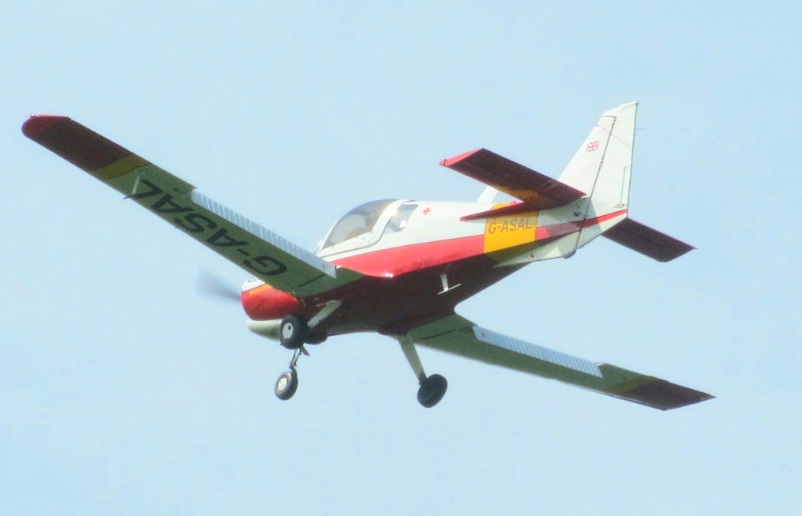 BloodyPolitics's tweet photo. A vintage beauty in newish livery G-ASAL a Bulldog made by Scottish Aviation LTD. π
#GASAL #Prestwick
#Avgeek #planespotting
#SmallPlanesMatter https://t.co/aFqTMpEUmP