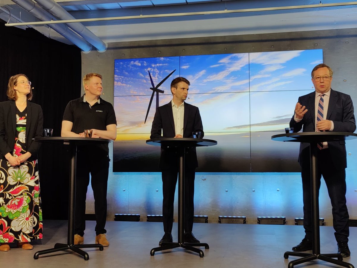 Mika Lintilä (@mikalintila) on Twitter photo Uusiutuva energia vetää investointeja Suomeen. Suomalainen Myrsky Energia ja tanskalainen rahastoyhtiö CIP solmivat 2.3 Mrd yhteistyösopimuksen tuulivoiman kehittämisestä Suomeen. Uusiutuva energia vetää investointeja Suomeen. Suomalainen Myrsky Energia ja tanskalainen rahastoyhtiö CIP solmivat 2.3 Mrd yhteistyösopimuksen tuulivoiman kehittämisestä Suomeen.