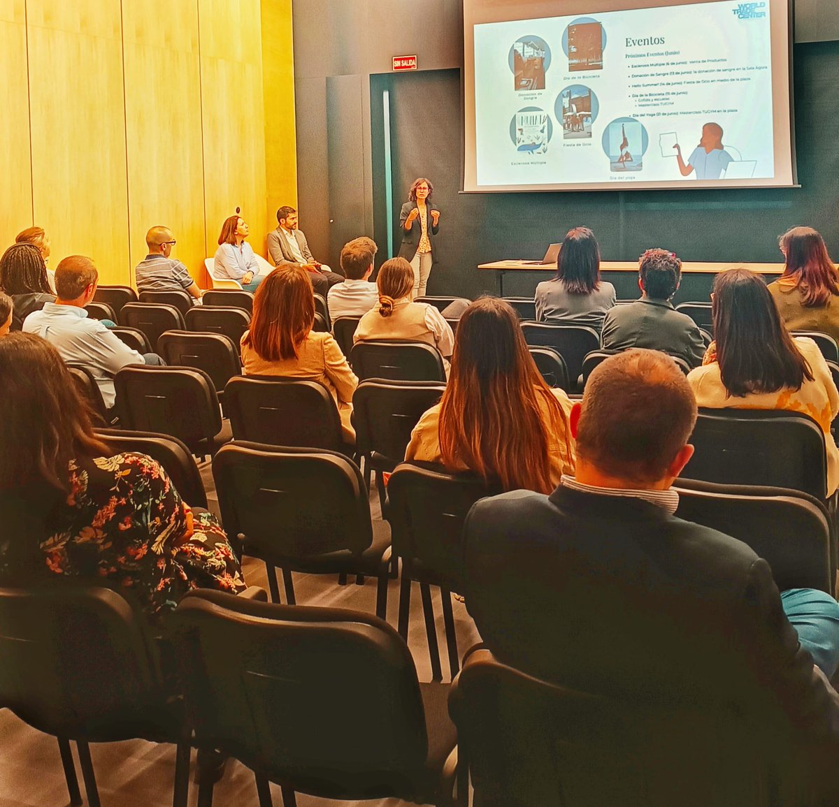 wtcalmedap's tweet photo. 🎉 1r #Meet con office Managers de #wtcap
No hay mejor manera que construir y trabajar en equipo para hacer #comunidad
Gracias a todos los que ayer pudisteis participar.
#wtcap #wtcapmeet #salaagora https://t.co/uEcUIOlawr