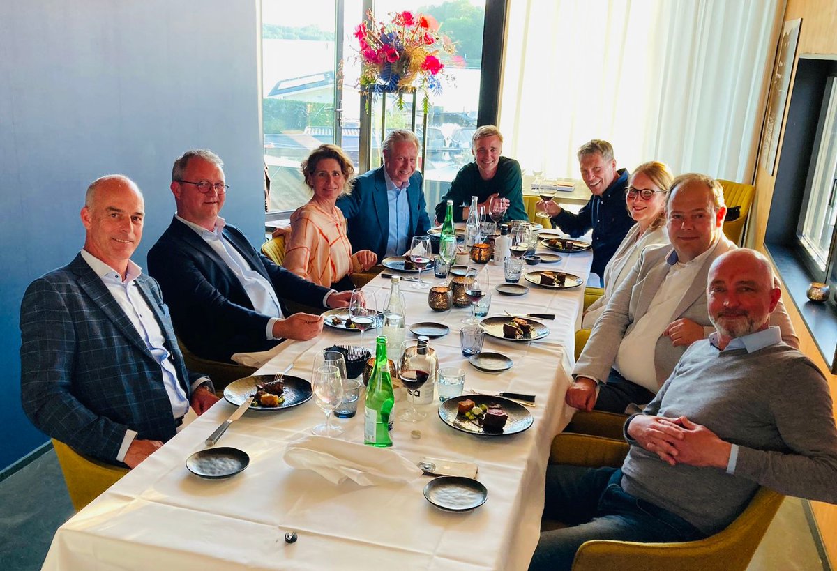 MarkBonenkamp's tweet photo. Mark Bonenkamp #voorzitter #Postfilter en afscheid twee bestuursleden  Mark Bonenkamp: ‘Na vele jaren voorzitter te zijn van het postfilter heeft Diane het stokje aan mij overgedragen. Ik wil haar erg bedanken voor al haar harde werk en deze mooie kans, ik heb er veel zin in.' https://t.co/Dsyt8Xu6ku