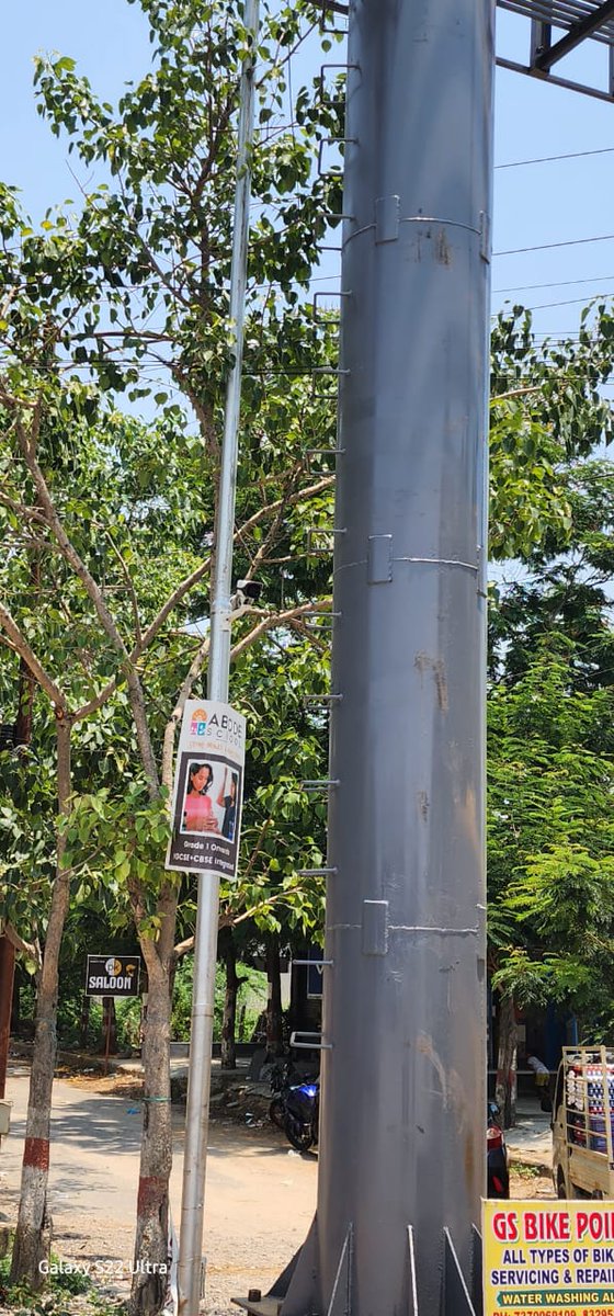 TellapurN's tweet photo. Dear @KTRoffice @Collector_SRD  @mctellapur Installing the big hoarding at the accident-prone Aliens Circle, which blocks the circle's lighting and CCTV cameras, is causing a distraction for drivers and leading to more accidents. Please remove https://t.co/sTnCROR5wG