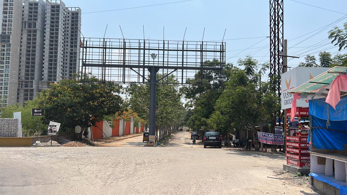 TellapurN's tweet photo. Dear @KTRoffice @Collector_SRD  @mctellapur Installing the big hoarding at the accident-prone Aliens Circle, which blocks the circle's lighting and CCTV cameras, is causing a distraction for drivers and leading to more accidents. Please remove https://t.co/sTnCROR5wG