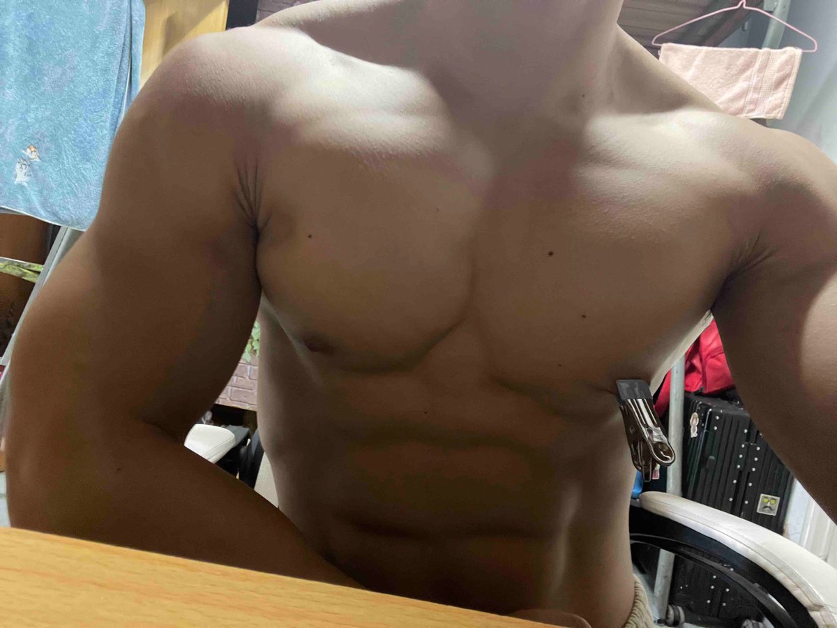 健身教练在宿舍里应该怎么穿