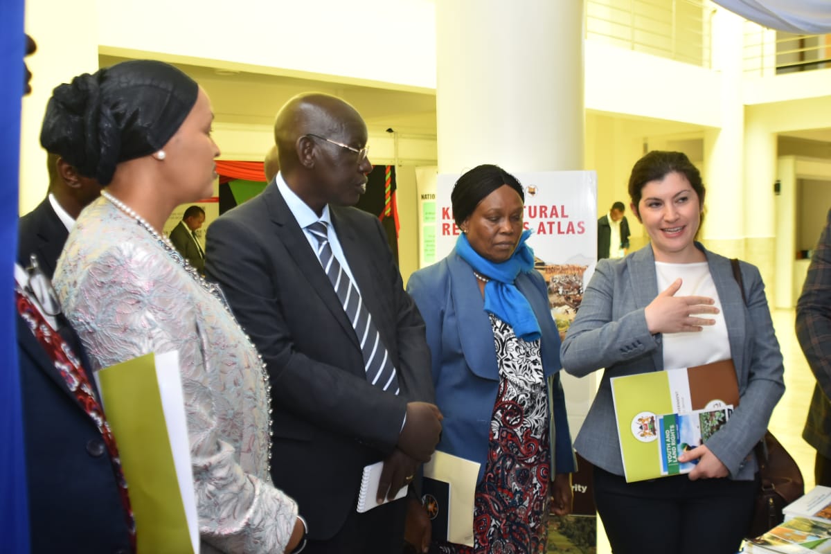 NLC_Kenya's tweet photo. Chief guest Dr. Kipsang Belio -PS State Department for Basic Education makes rounds at the exhibition stands.
#RRC2023
#climatechange
#landgovernance
#DLGP https://t.co/ijyQP16BD2