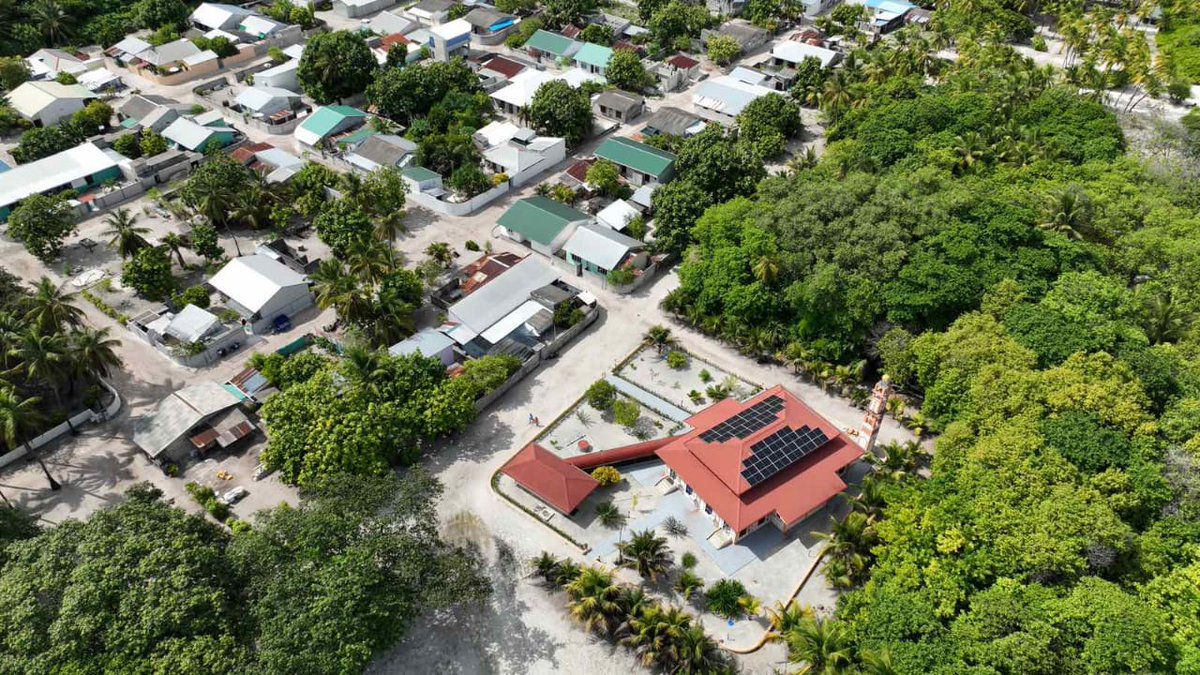 MolhadhoCouncil's tweet photo. The electricity utilized in Molhadhoo Masjidul-Nooru has been converted to renewable energy as part of the Molhadhoo Council's "Green Energy" program. https://t.co/GzlB66VnbL