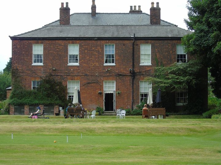 Did you know that our hotel is actually a Georgian, grade-2 listed building?
Stay in one of our 16 gorgeous rooms; perfect for romantic breaks, a quiet weekend away, or  even if you're on a business trip in the area!
bit.ly/rowleymanorroo…
📷01482 848248
📷info@rowleymanor.com