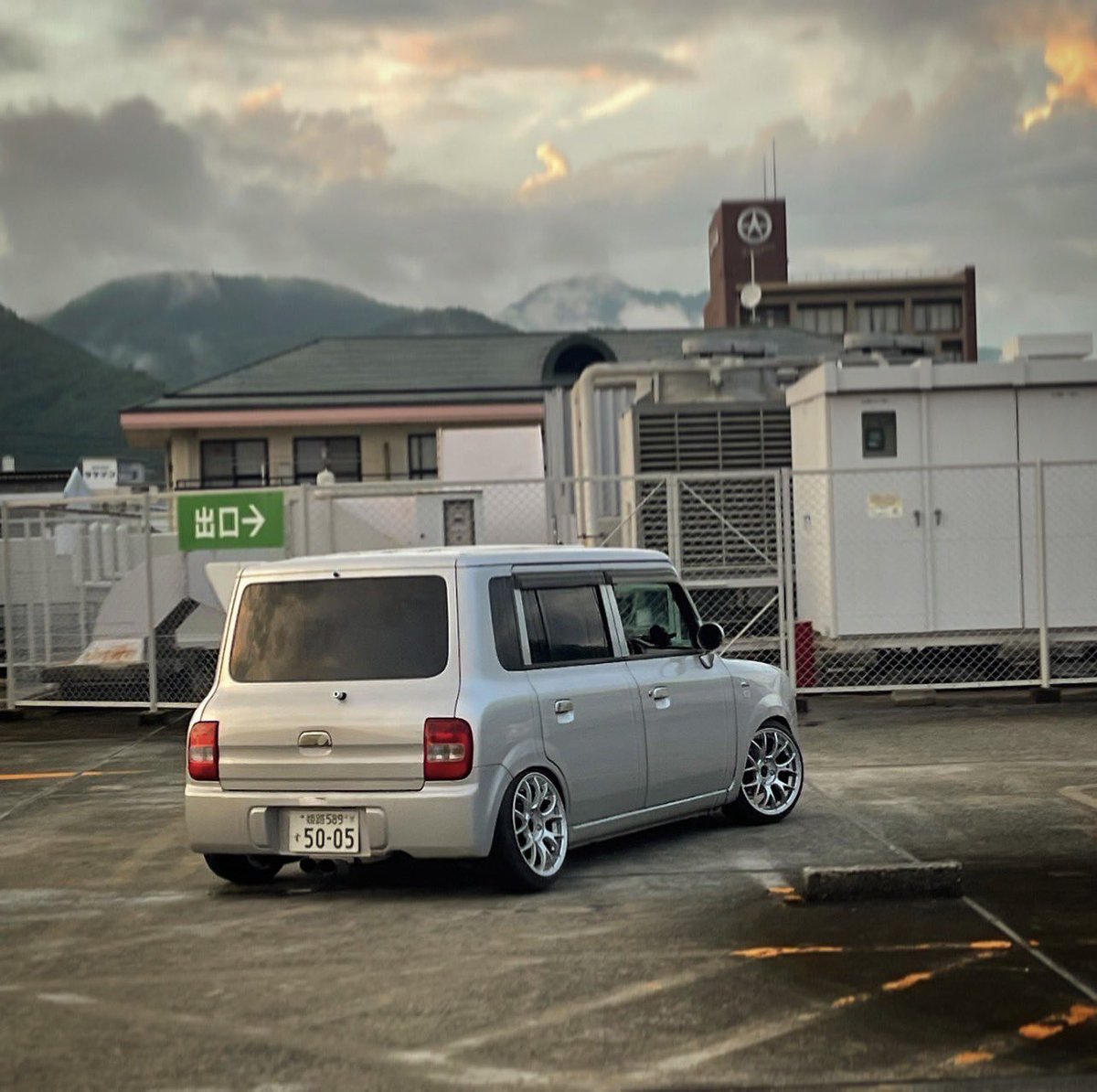 junya_lapinss's tweet photo. #売ります
友達がこのホイール欲しい人探してるんですけど金額は4万くらいで…
誰か15インチ 7Jのこのホイールいらないですか？？
近場でしたら持っていくこと可能です🙇‍♂️
拡散よろしくお願いします🙇‍♂️
連絡は僕か@asuto8317 までお願いします！！ https://t.co/O12FAuC7Eo