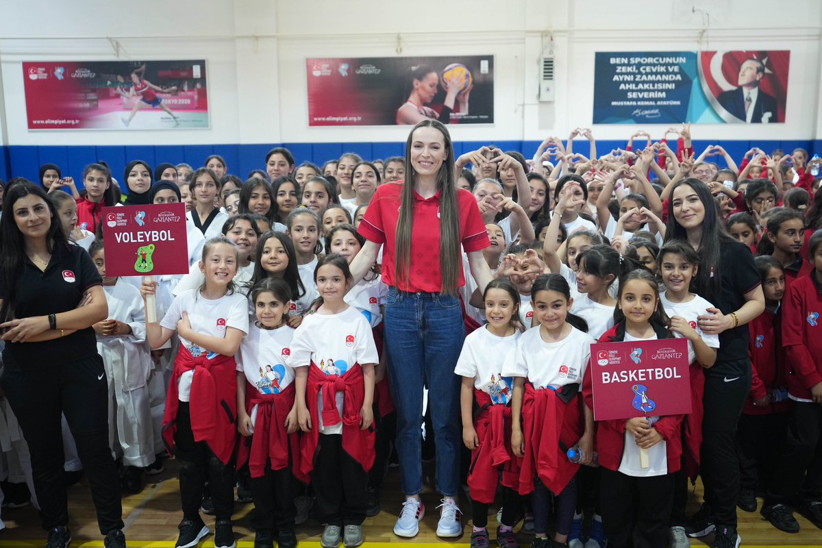 #Türkiye women’s national volleyball team captain and olympian <a href="/edaerdem14/">Eda Erdem</a> joins forces with 900 female students in #TOC’s Empowering Girls Through Sport Project 

bit.ly/3WLkTkJ