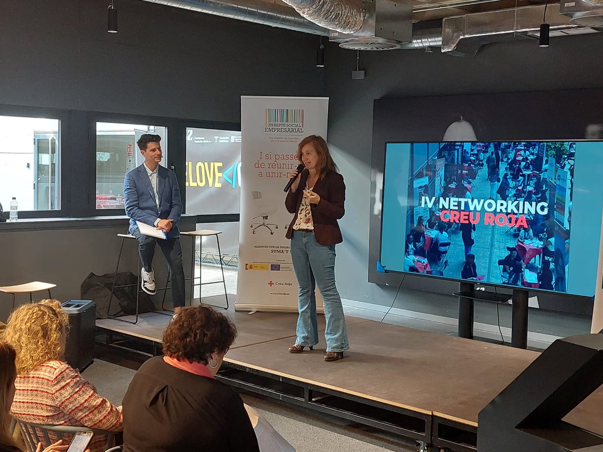 OcupacioCR's tweet photo. "Estem molt contentes d'acollir el #IVNetworkingCreuRoja en el dia d'avui. A Barcelona més de 60.000 persones es troben a l'atur. La ciutat té talent i per això estem aquí, per #CREUemTalents."
@lourdesugranyes directora d’Ocupabilitat Inclusiva i formació @barcelonactiva https://t.co/KTb7wijYnB