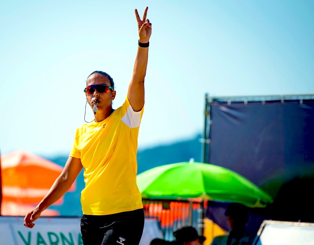 Queremos desearle mucha suerte a la árbitra sevillana Patricia del Valle <a href="/patri_negra/">Patricia del Valle</a> que junto a su compañera <a href="/butxon/">Butxon</a> participa desde hoy en el Campeonato de Europa de Balonmano Playa #BHEuro2023.

Dato 🔝: 4⃣ participación consecutiva en un Europeo