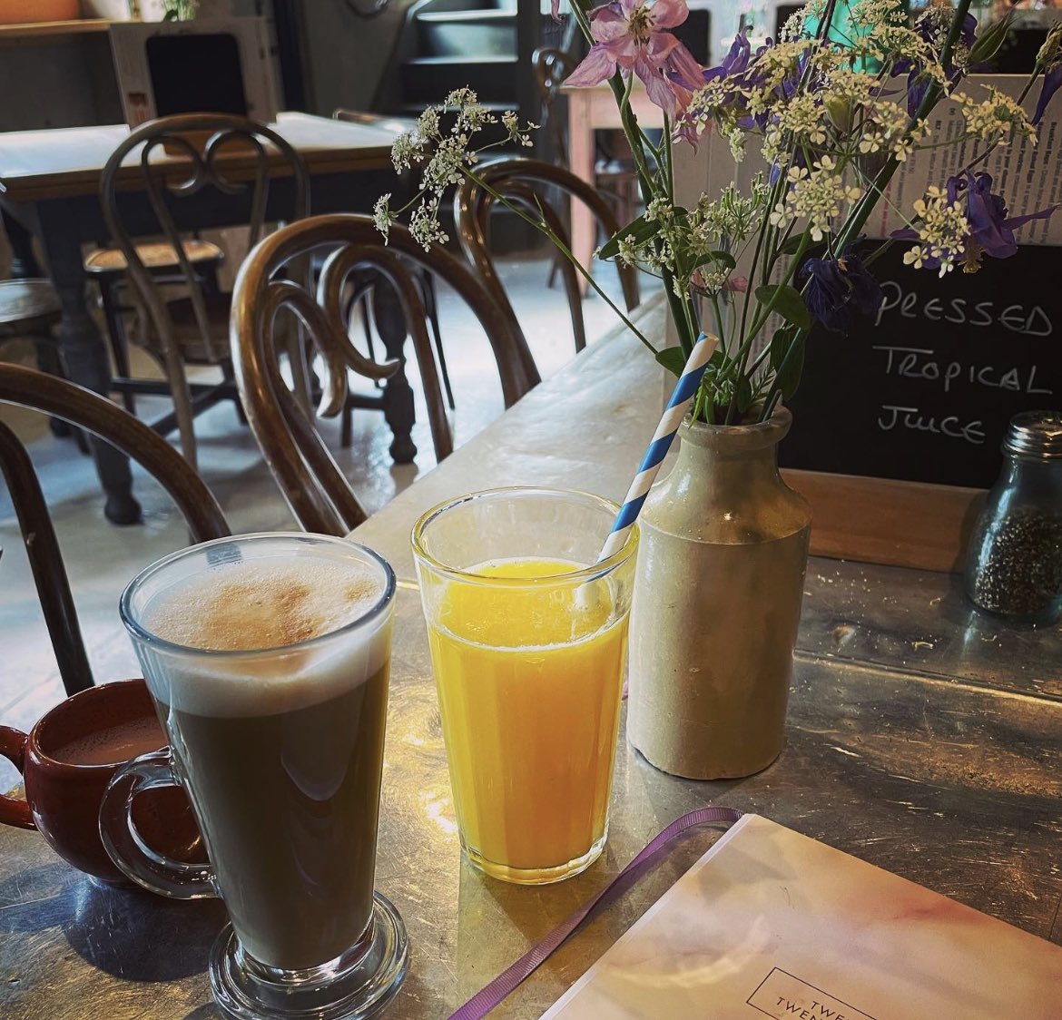 WorkSmartHub's tweet photo. Breakfast meetings in a pretty 
setting🌸🌸☕️☕️

#meetings #breakfast https://t.co/R6EdRsxv4Z