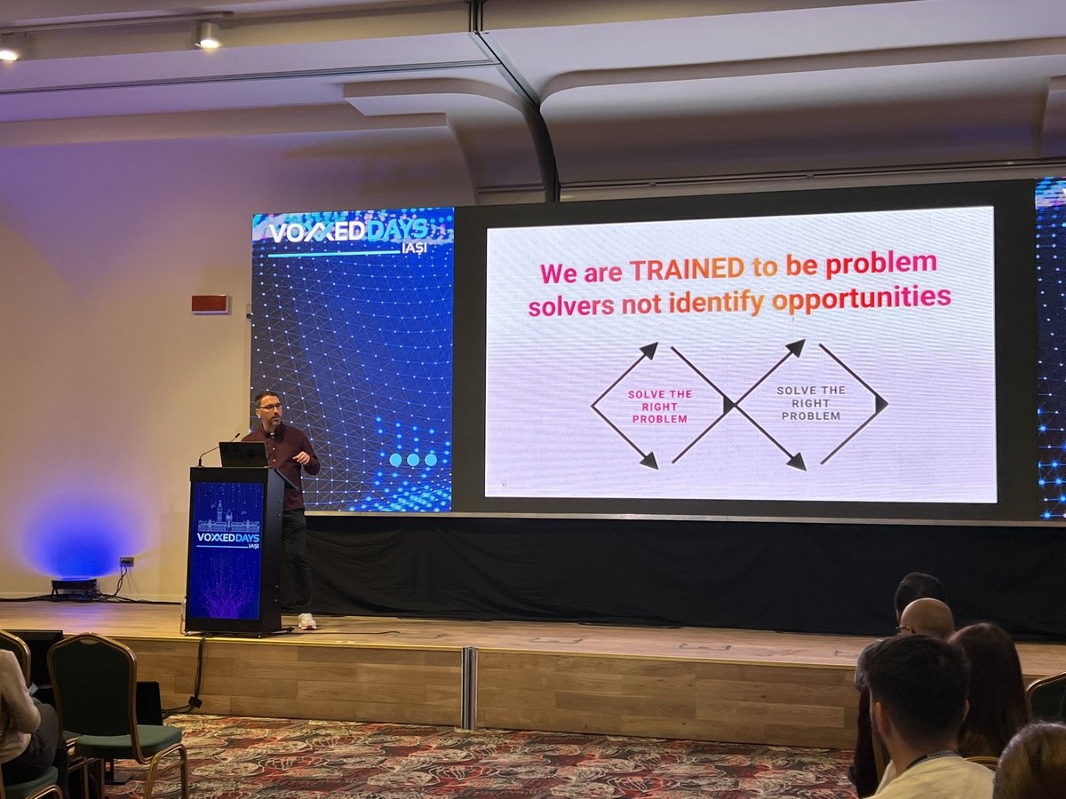 VoxxedIasi's tweet image. Let&apos;s learn cool things about Design thinking from @TudorJuravlea! #itisfun