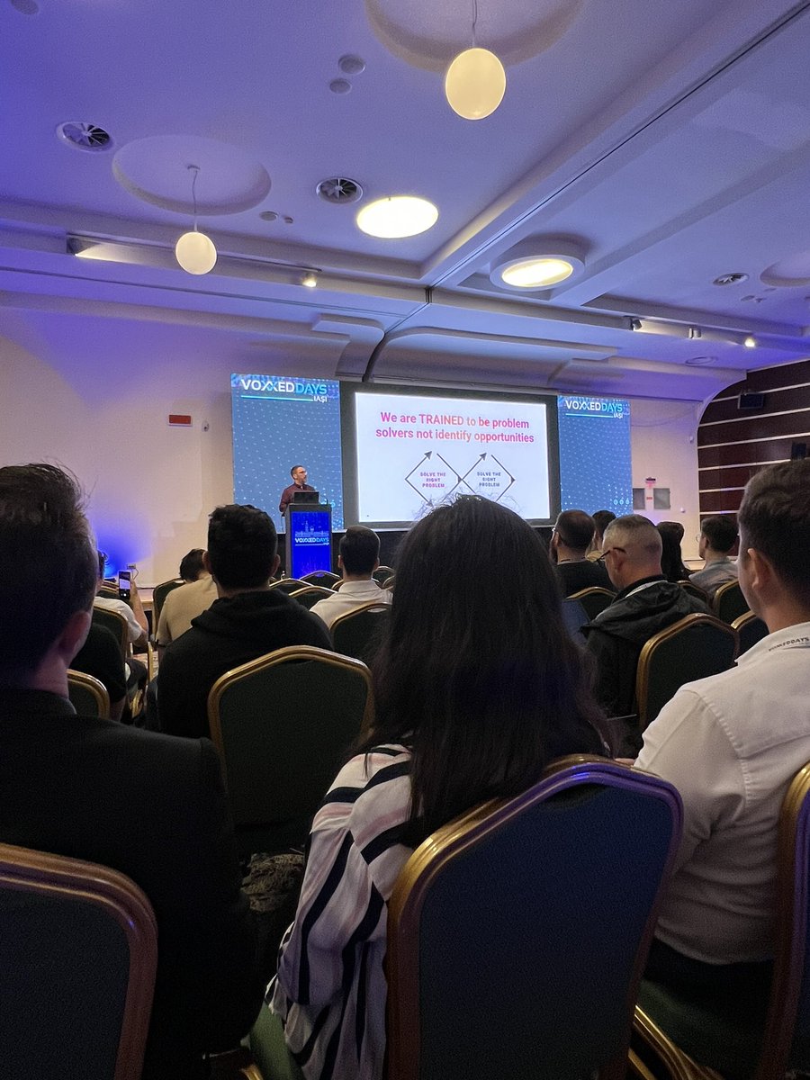 VoxxedIasi's tweet image. Let&apos;s learn cool things about Design thinking from @TudorJuravlea! #itisfun