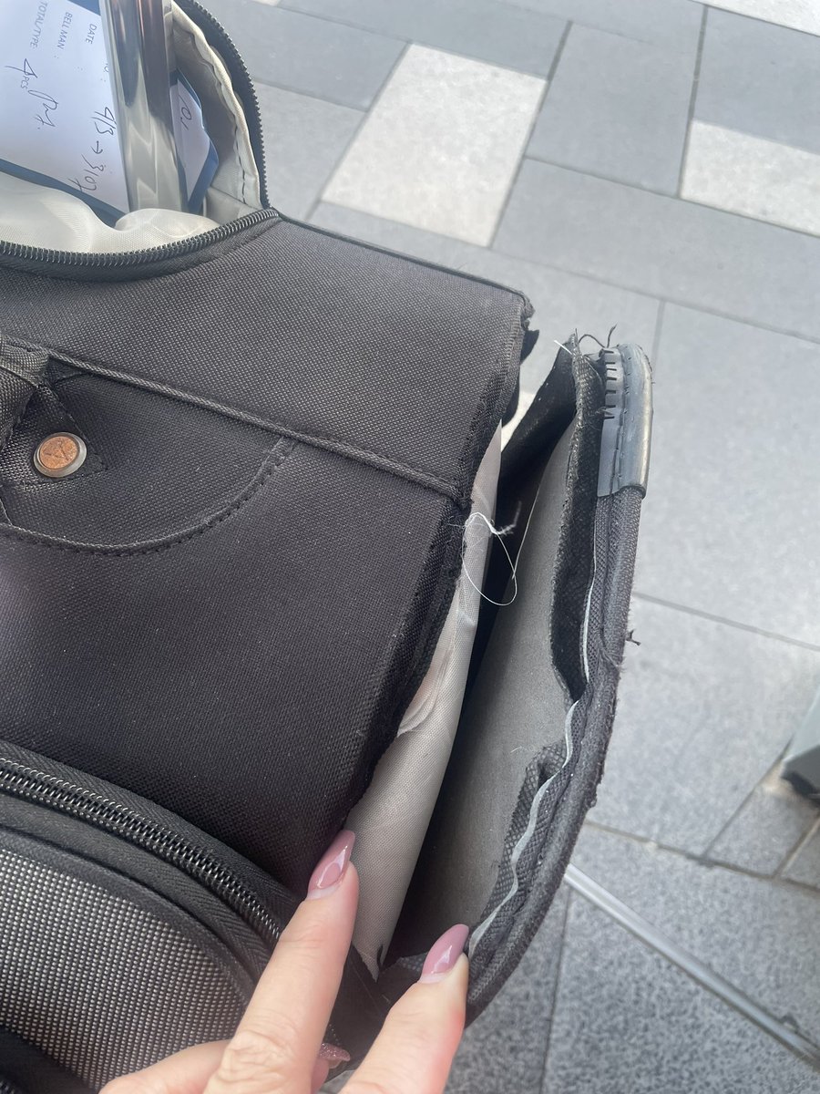 MISS_VCG's tweet photo. @JetstarAirways just got off my flight at @PerthAirport and this is how my bag looks! Didn’t look like this when I checked in! https://t.co/ffaMjMhrZn
