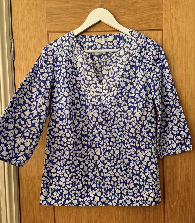 hellsbelles42's tweet photo. BODEN Blue &amp; White Floral Print Tunic Top UK 10 £18.95  #Holiday #Beach #Summer #Cotton https://t.co/0yrWzCEdw2 #Boden https://t.co/M3Gad4ZqBe