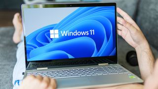 infinitybs's tweet photo. Microsoft is giving us the chance to use new Windows 11 features before their release. It’s exciting, but the chance of something going wrong makes waiting a safer option

https://t.co/6B0JszfkBp https://t.co/Gv2GrLwo1v