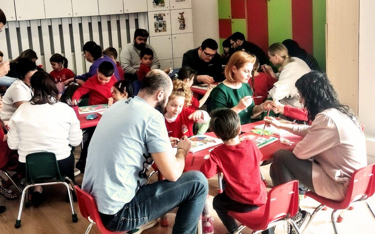 ScoalaKing's tweet image. Easter Workshop

Ne-am bucurat împreună la atelierele dedicate Sărbătorilor Pascale, iar părinții au petrecut timp de calitate alături de copiii lor.

#EasterWorkshop #atelierePaste #bucurie #copiisiparinti