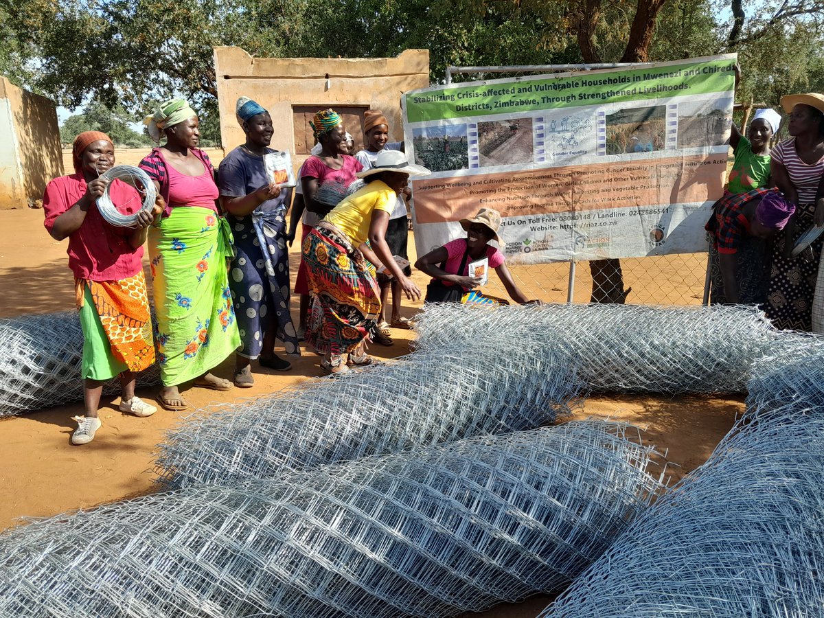 nutriactionzim's tweet photo. 600 vulnerable households in Mwenezi and Chiredzi districts received community garden building materials to construct a total of 12 gardens under the BHA funded #IntegratedLivelihoodsProject.
#ZeroHunger
@UsaidZimbabwe
@ACF_Zim
@zim_Ahead
@MoLAFWRD_Zim https://t.co/CacEBwmAOI