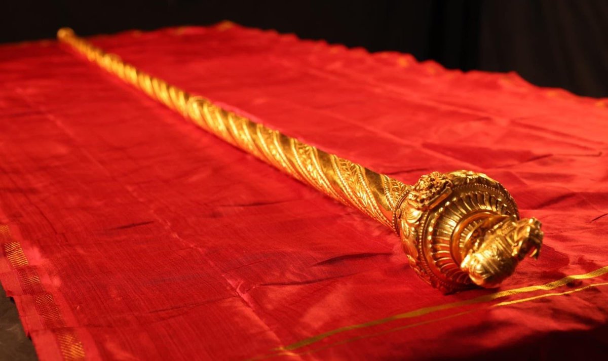 Kapilagr26's tweet photo. Hon’ble Union Home Minister Shri @AmitShah announces the installation of the sacred Sengol, gifted by the group of priests from Tamil Nadu on the eve of India's Independence by the Hon’ble PM Shri @narendramodi in the new Parliament building on 28 May '23.

 #SengolAtNewParliament