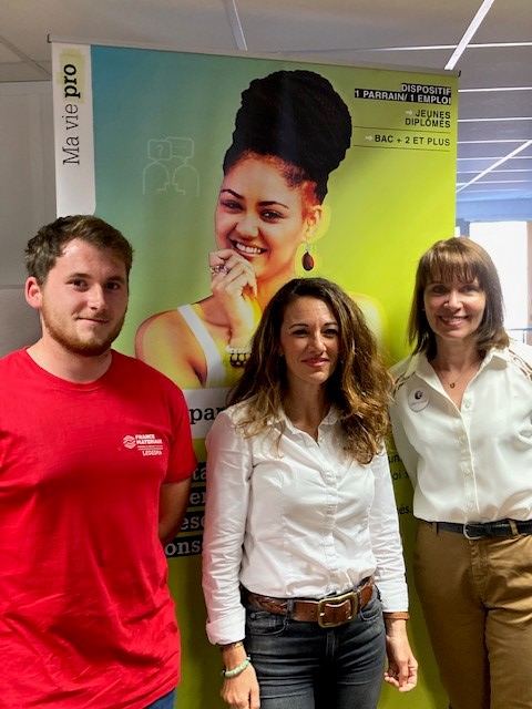 ✅1 Parrain 1 Emploi : avec le soutien de notre réseau de parrains et marraines, 6 jeunes à #Aubagne vont bénéficier de ce dispositif qui vise à favoriser l’insertion professionnelle. 👋  
<a href="/MaRegionSud/">Région Sud</a>  @poleemploi_paca <a href="/pascalblain13/">pascal blain</a>