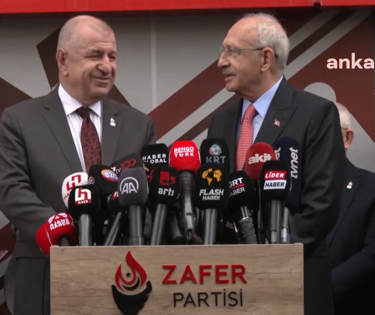 solcugazete's tweet photo. Kılıçdaroğlu:

"Oldukça güzel ve verimli bir toplantı gerçekleştirdik. Bir metin hazırlandı, birazdan basın mensupları ile paylaşacağız." https://t.co/ngHKYmeOc4
