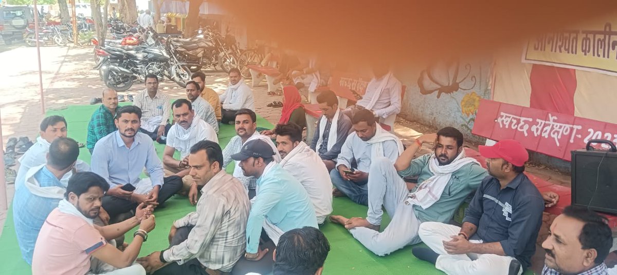 devlodhi10280's tweet photo. सहायक सचिव की हड़ताल को 73 दिन से अधिक हो गए है इस तपती हुई धूप में हम सबके प्रिय मामाजी सीएम साब जीआरएस की 1 ही मांग है जिला संवर्ग पूरा कर दीजिए https://t.co/Wsx1iyVO1i