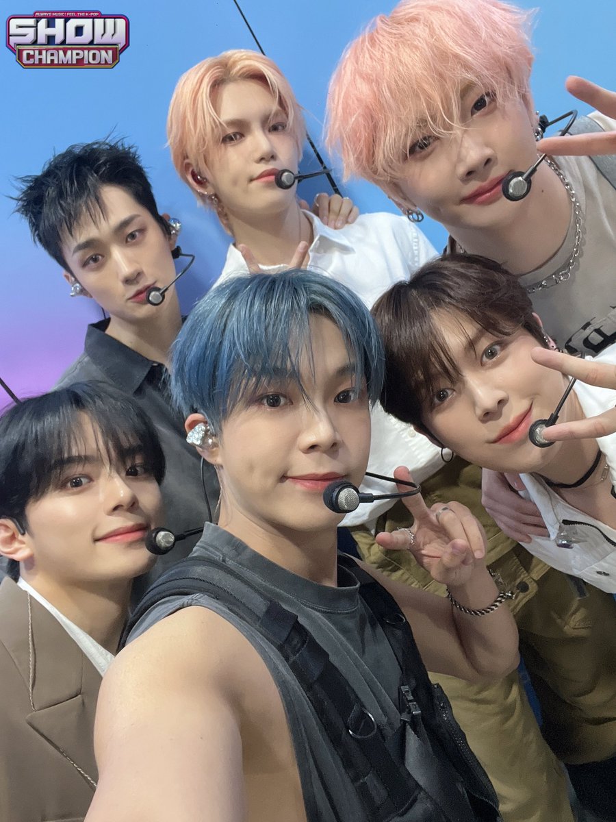 showchampion1's tweet photo. 미치겠다 .. 벨들아 .. .•✰.*•.
베러들 #Crazy_Like_That 하게 만드는
#베리베리 미모 어떤데 ⁉️

벨벨이는 무대를 찢어 🐻

#VERIVERY 가 찢은 무대가 궁금하다면
오늘 저녁 6시 #쇼챔피언 으로 
Keep on runnin' 🏃🏻‍♀️ https://t.co/qEeR9XD8s4