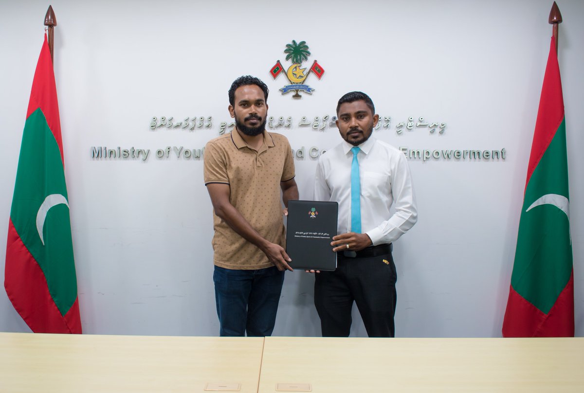 MoYSF_mv's tweet photo. ފުވައްމުލަކު ސިޓީ ސްކޭޓް ޕާކް ތަރައްޤީކުރުމުގެ މަސައްކަތުގެ އެއްބަސްވުމުގައި ޝީހާ ކޮމްޕެނީ ޕްރައިވެޓް ލިމިޓެޑް އާއެކު މިއަދު ވަނީ ސޮއިކުރެވިފައި. https://t.co/7CeyzGbmhK