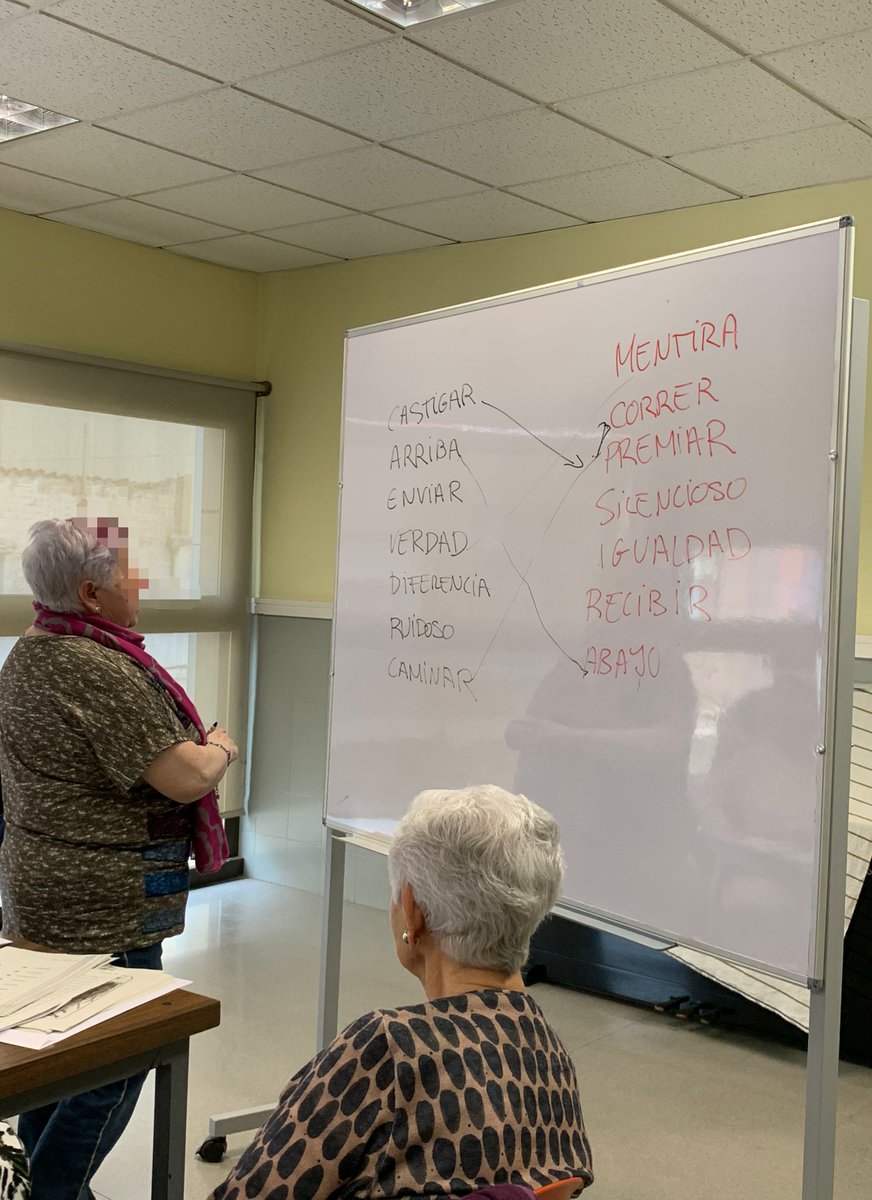 capbalafia's tweet image. El grup de reminiscència del #SecàdeSantPere va treballar dimarts la memòria mitjançant la música i cançons que van cantar els propis participants del grup. També, a partir de diversos jocs on s’havien de relacionar antònims i sinònims.
@capbalafia @paerialleida @aavvseca  #Troca