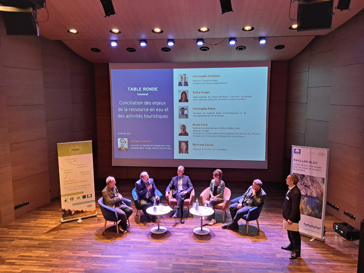 Pavillon Bleu France (@pavillonbleu) on Twitter photo #PavillonBleu2023
📢Bertrand Cousin rappelle que le <a href="/ClusterEau/">Cluster Eau Lémanique - Evian</a> accompagne les collectivités pour mesurer les consommations et avoir une connaissance fine des usages d'eau. La gestion quantitative est intégrée : prélèvement dans les nappes mais aussi dans les lacs les rivières. #PavillonBleu2023
📢Bertrand Cousin rappelle que le <a href="/ClusterEau/">Cluster Eau Lémanique - Evian</a> accompagne les collectivités pour mesurer les consommations et avoir une connaissance fine des usages d'eau. La gestion quantitative est intégrée : prélèvement dans les nappes mais aussi dans les lacs les rivières.