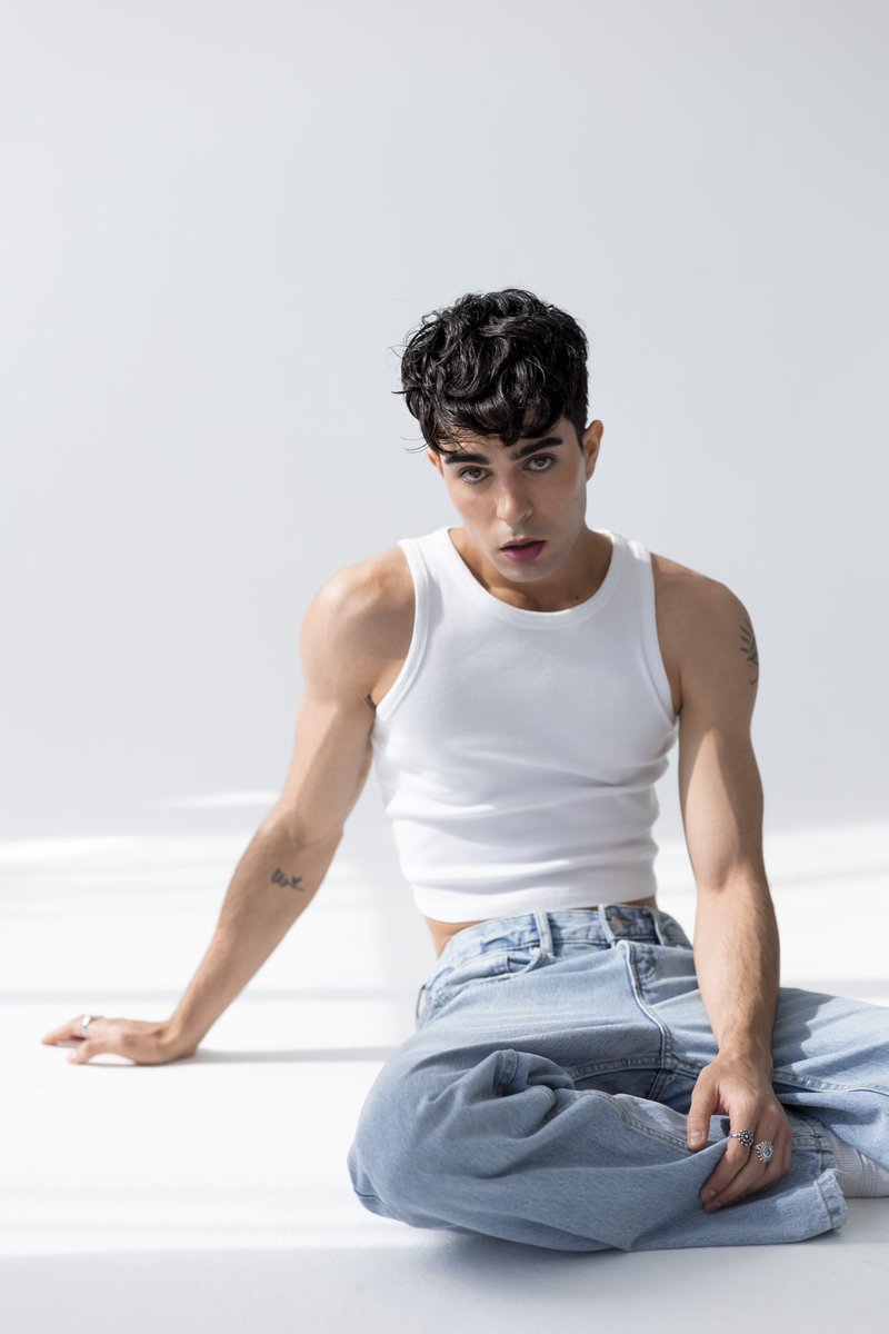albertogarciarn's tweet photo. luce anuncio de mycalvins i wish 🥲 https://t.co/UPviwDK7iY