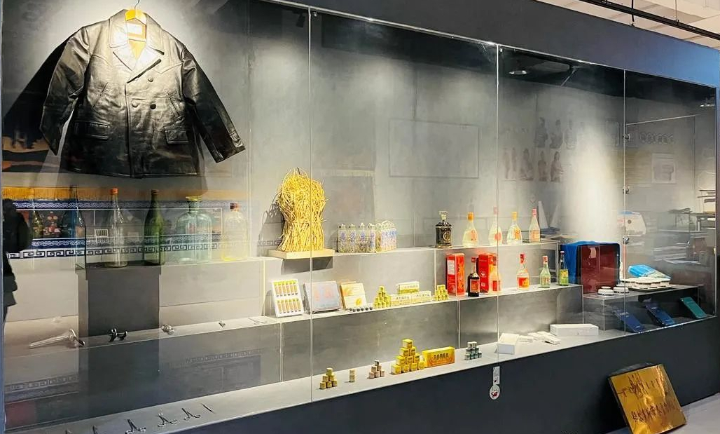 🥳Inner Mongolia just welcomed its very 1st private museum in the city of #Ordos! It boasts an exhibition area of 12,000 sq m and exhibits over 30,000 artifacts, showcasing the essence of China's excellent traditional #culture! Let's explore together! #SpringInInnerMongolia