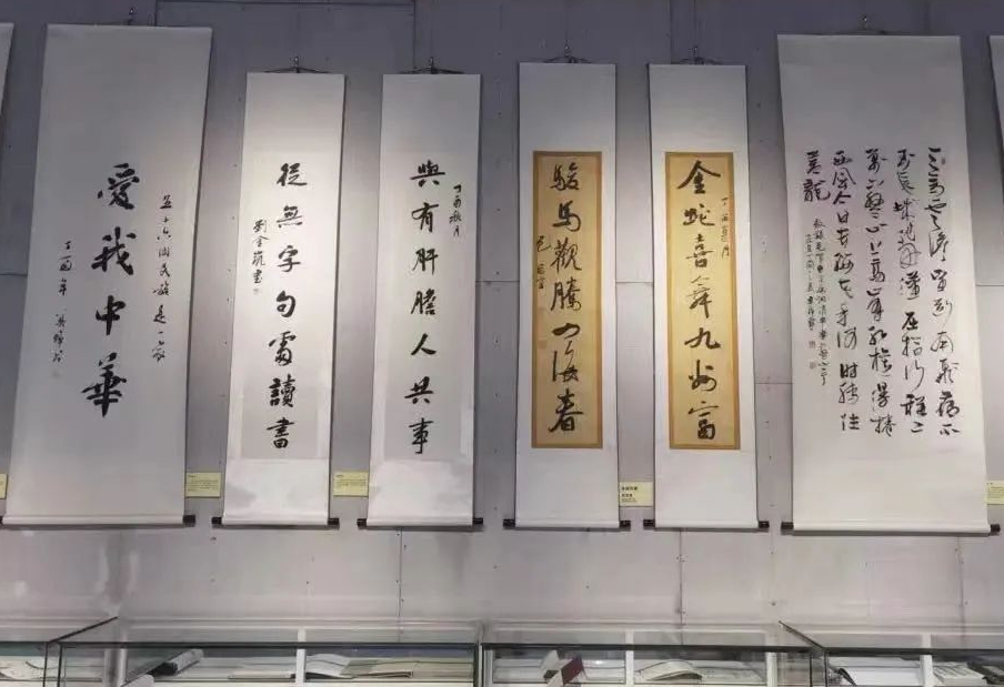 OrdosChina's tweet photo. 🥳Inner Mongolia just welcomed its very 1st private museum in the city of #Ordos! It boasts an exhibition area of 12,000 sq m and exhibits over 30,000 artifacts, showcasing the essence of China's excellent traditional #culture! Let's explore together! #SpringInInnerMongolia https://t.co/s8Q2GJhzuY