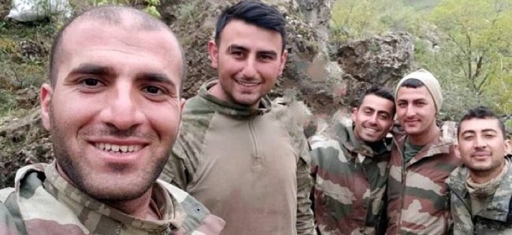SehitlerimGazim's tweet photo. Tam 1 yıl önce “Pençe Kilit Operasyonu” kapsamında Şehit düşen 5 Kahraman Türk evladının birlikte son fotoğrafı...

🇹🇷P. Teğmen Abdulkadir Güler,
🇹🇷P. Uzm. Çvş Onur Doğan,
🇹🇷P. Uzm. Çvş Hüseyin Cankaya,
🇹🇷P. Uzm. Çvş Bican Kapılay,
🇹🇷P. Söz. Er Celal Tekedereli

Unutturma ! https://t.co/fGuCghoYdn