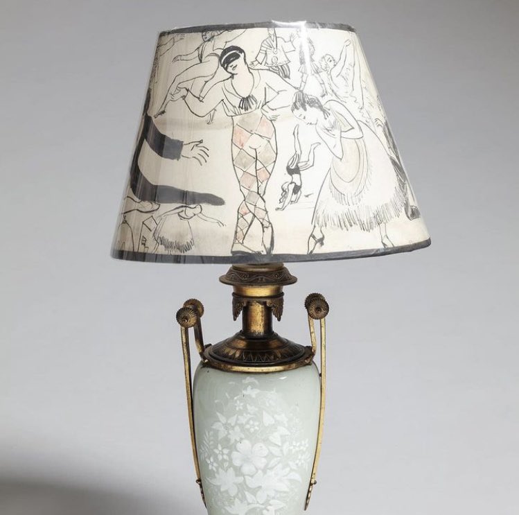 🌊 To continue our celebration of the @PenleeHouse exhibition ‘Lamorna Colony Pioneers’ which runs until the 30th September 2023 we share our very special lampshade decorated for Munnings by Dame Laura Knight 💃 

#munnings #lauraknight