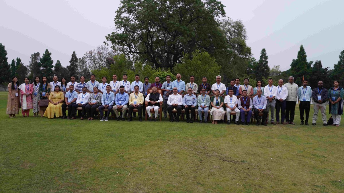 BIPP_ISB's tweet photo. #MLRF #PublicPolicyWorkshopForLegislators
The cohort of Public Policy Workshop consisting of #ministers, #legislators &amp; senior officials of the Government of #Meghalaya had an opportunity to meet &amp; interact with Hon’ble Governor of Punjab Shri Banwarilal Purohit Tuesday evening. https://t.co/CFs58OAmjO