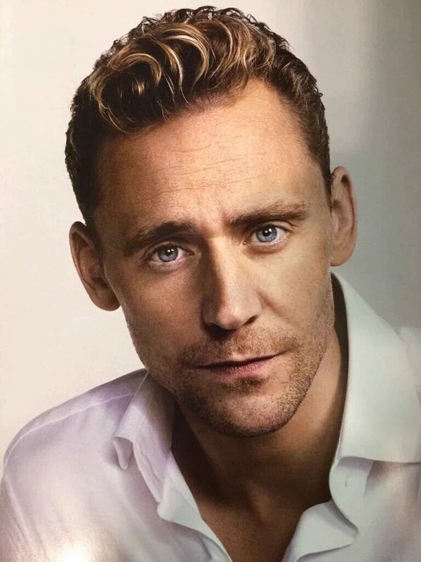 Don’t be distracted…it’s #WhiteShirtWednesday !

(…and #TomHiddleston btw 😉)