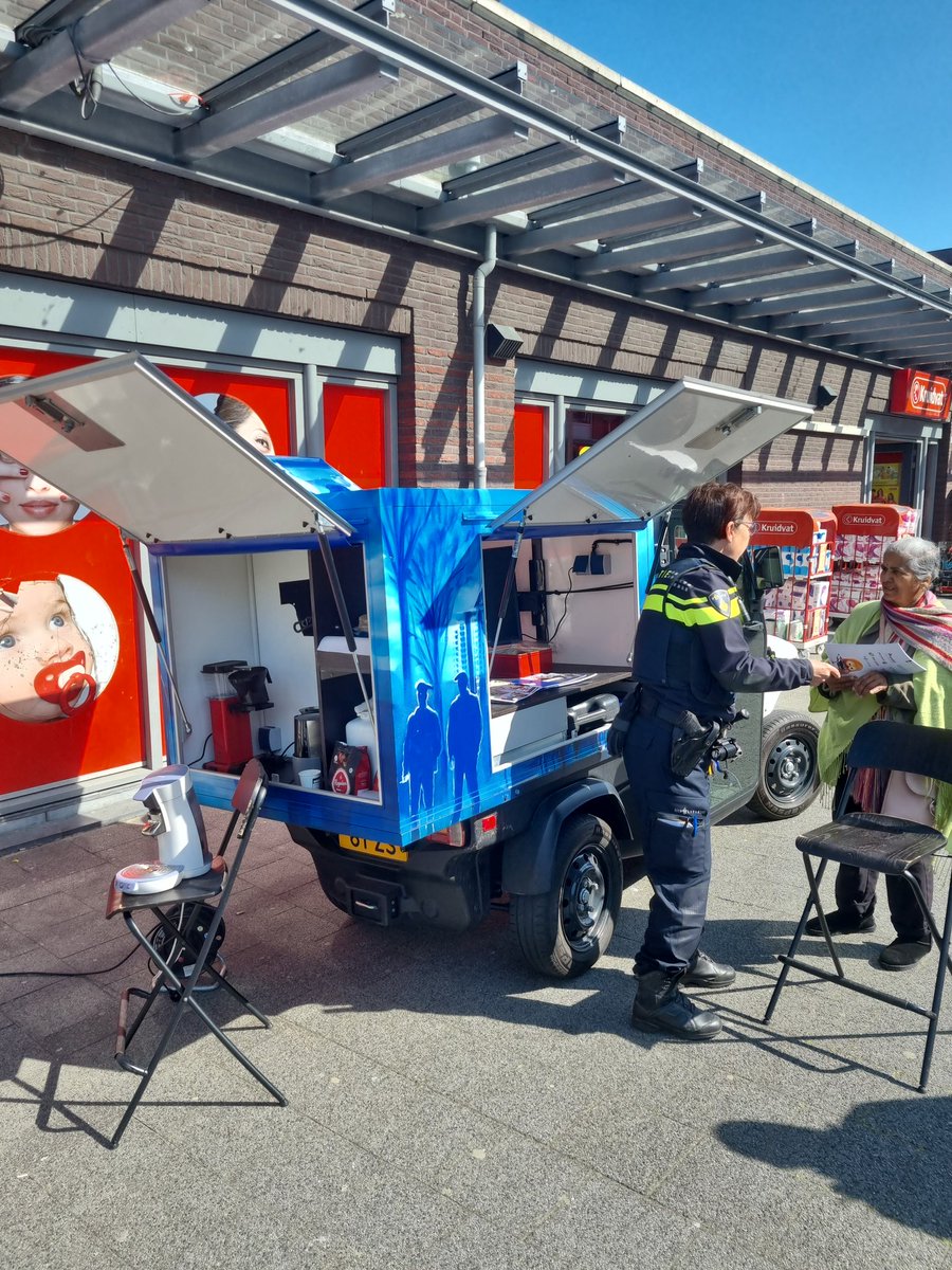 Coppi coffie staat op de Ambachtsgaarde.. wijkagenten komt naar u toe... kom gezellig langs ... #Vrederust #DHG247