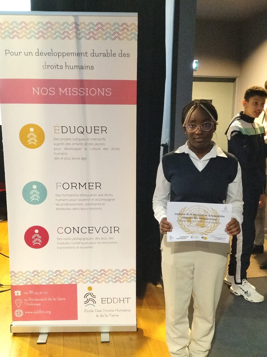 CollegeGSand's tweet photo. [Ouverture] Les #élèves de la 3eC du @CollegeGSand étaient aujourd’hui au Conseil départemental de @HauteGaronne pour #SimulONU avec l’École des Droits Humains et de la Terre. Bravo à ces discours de fins diplomates pour trouver des solutions aux migrations environnementales! https://t.co/HbsJSeIhrj