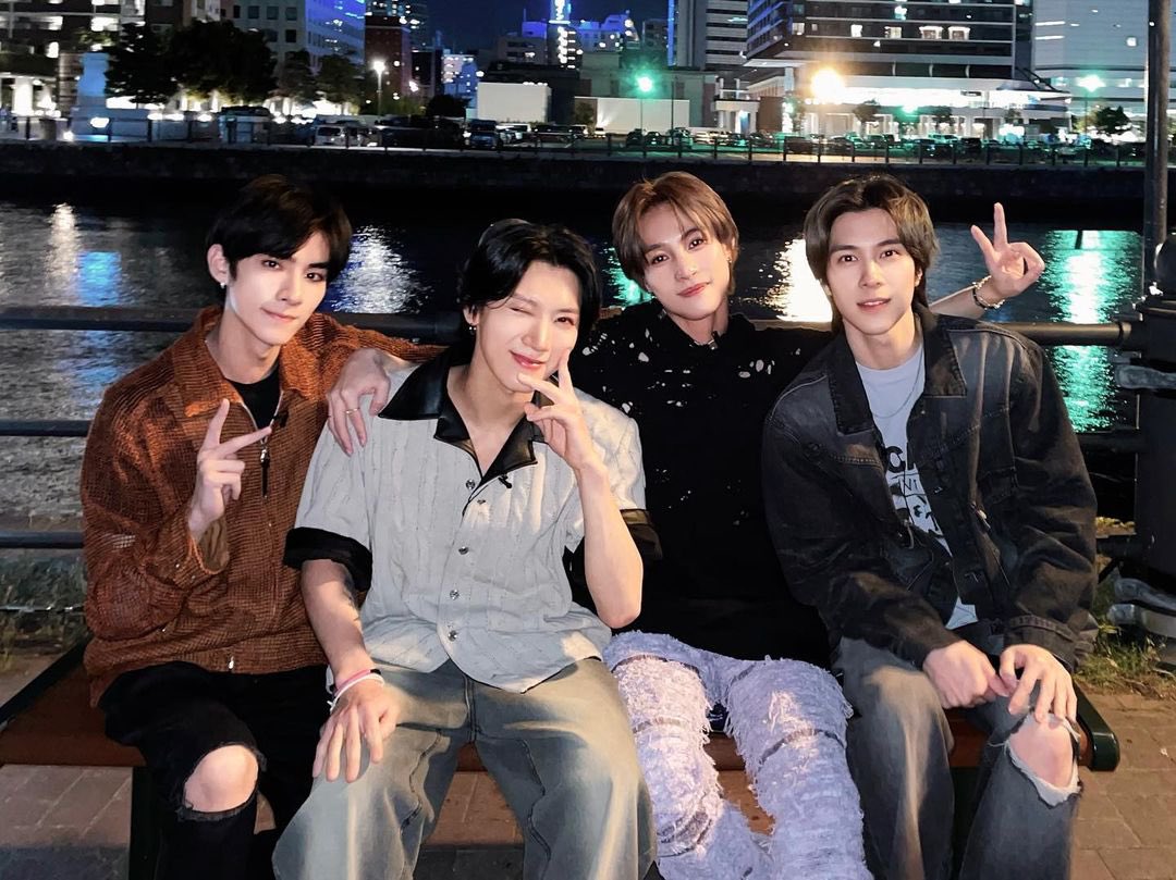 WayV_instagram's tweet photo. 230524 #WayV instagram update
横浜のきれいな夜景を背景に撮影しました😆
Seated at the beautiful night view of YOKOHAMA😆
#YOKOHAMA #Vlog #TourBox_Chapter4
#WayV_TheFirstVision_in_JAPAN
#WayV #WeiShenV #威神V https://t.co/nLbvLGab8Y